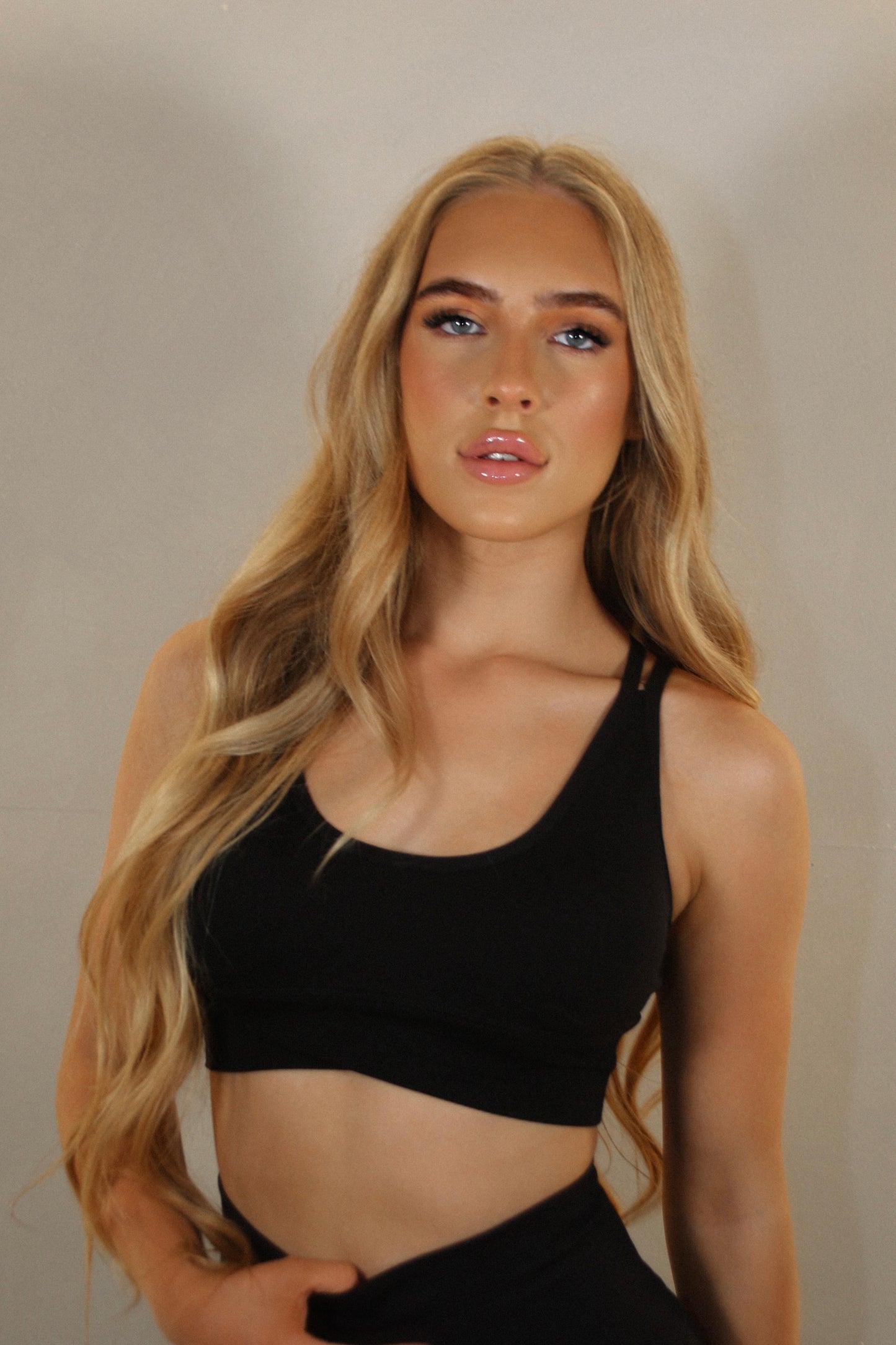 PSR SPORT CRISSCROSS BACK SPORTS BRA IN BLACK